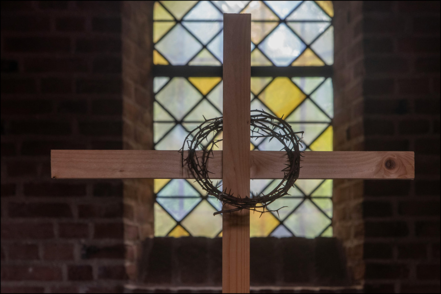 Songs for Easter: From the Cross to the Empty Grave