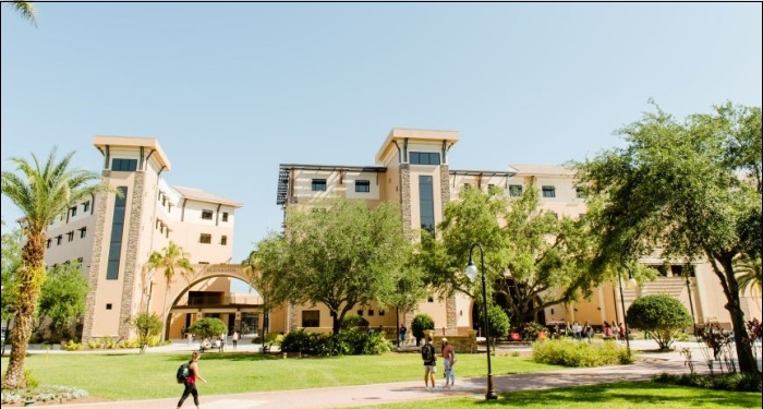 SEU University Students Break Out in Worship