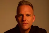Matthew West Looks Back on God's Faithfulness in “Younger Me,”