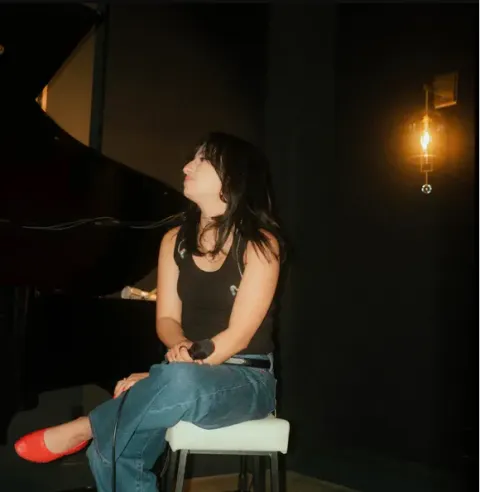 Back to My Love (Live Acoustic) (Single) by Leslie Perez