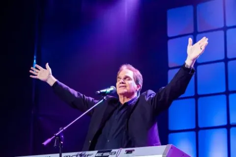 Terry MacAlmon Photo Gallery - Terry MacAlmon Live