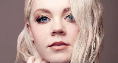 Curb/Word Entertainment's Sarah Reeves Surrenders In "Don't Feel Like Fighting"