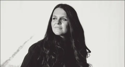 Lindy Cofer Announces New Single in Partnership with 1MILLIONHOME