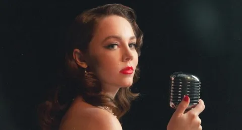 Sarah Reeves Releases New Rendition of "Winter Wonderland"