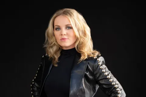 Sarah Reeves Releases New 16-Song Album "Standing Up,"