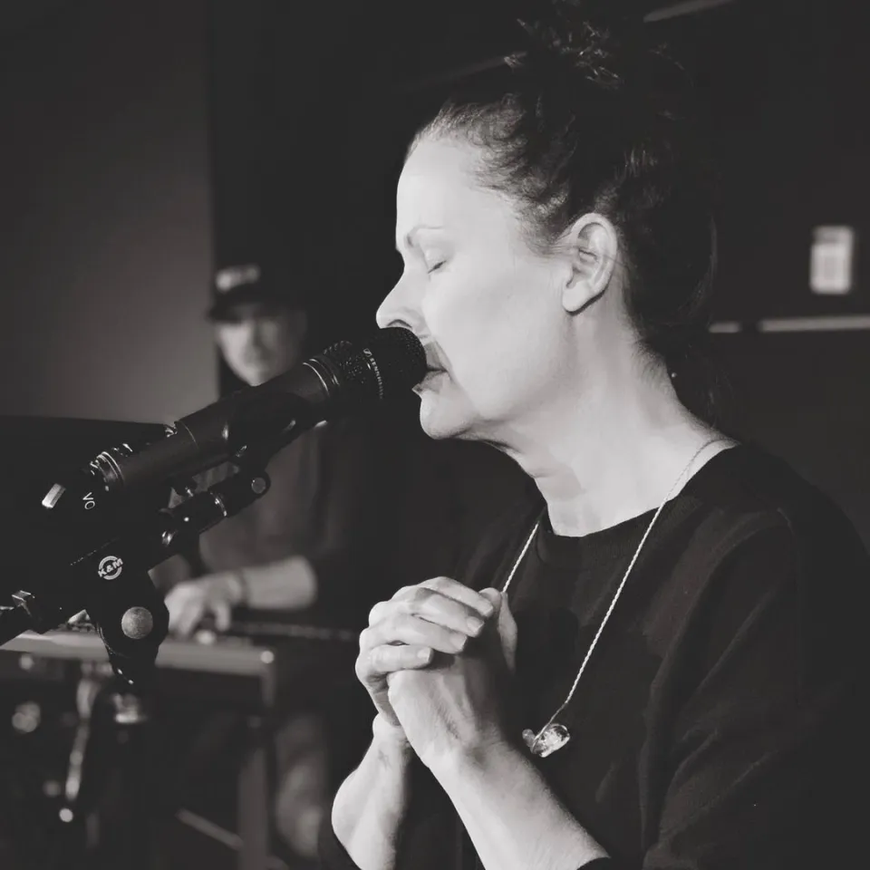 Andy & Julie Frame Christian Music Artist Profile