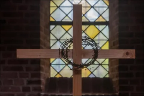 Songs for Easter: From the Cross to the Empty Grave