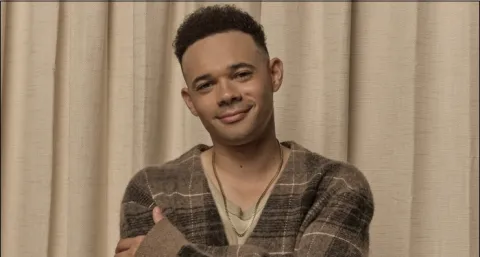 Tauren Wells to Host the 56th Annual GMA Dove Awards